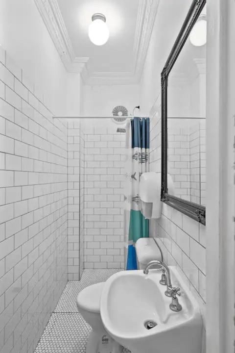 Venus By The Harbour Budget Hotel سيدني المظهر الخارجي الصورة